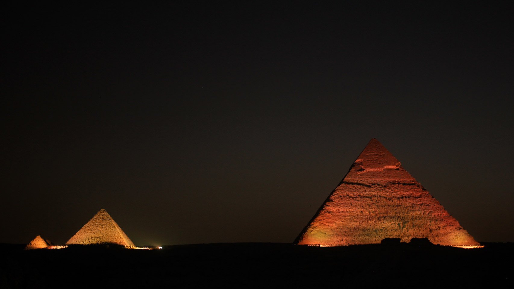 Pirámides de Guiza durante el show de luces.